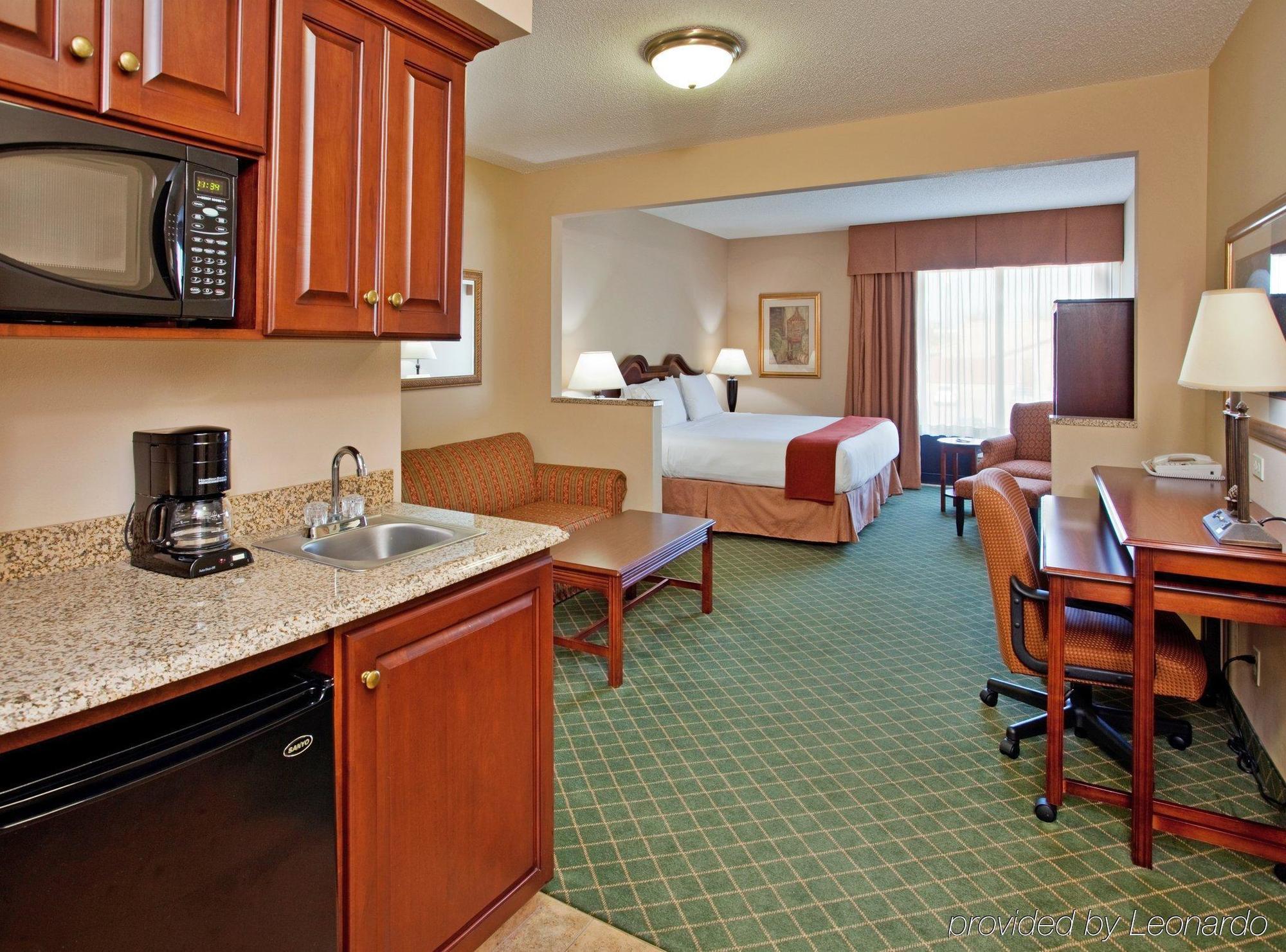 Holiday Inn Express Hotel & Suites Cape Girardeau I-55, An Ihg Hotel חדר תמונה